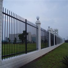 锌钢围栏的特点有哪些？小区围栏是专门为小区定制的防护栏