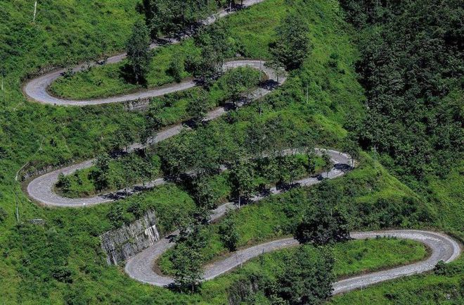 中国“最惊险”的盘山公路连30年的老司机都害怕走这条路(图4)