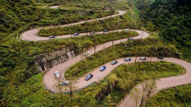 中国“最惊险”的盘山公路连30年的老司机都害怕走这条路(图7)
