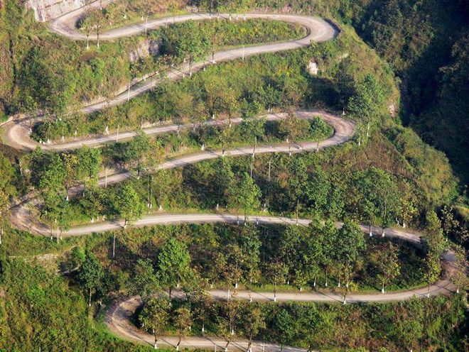 中国“最惊险”的盘山公路连30年的老司机都害怕走这条路(图5)
