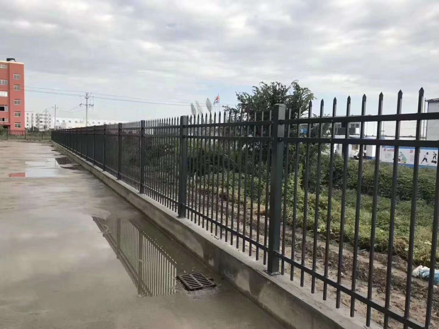 锦银丰护栏：锌钢护栏铁艺护栏围墙护栏建筑工地锌钢护栏