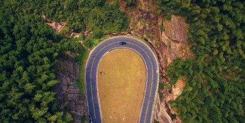 开博体育官方app开博体育官网入口浙江一个“魔鬼公路”叫做“中国秋名山”长18公里就在湖州(图5)